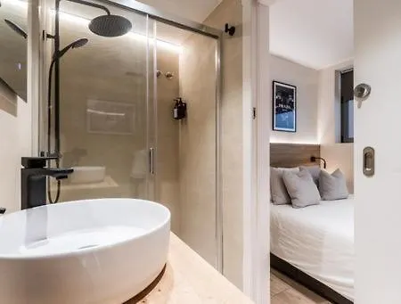 Petit Luxe Mutua テラサ
